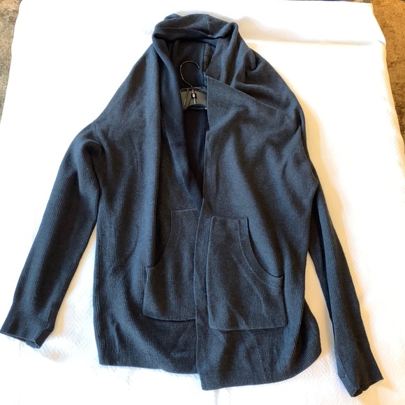 🔥HOST PICK🔥 Lululemon Cabin Yogi Wrap, Size 4 - Picture 16 of 16